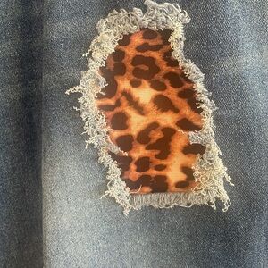 Women’s stretch fit Leopard print accent jeans 2 xxl